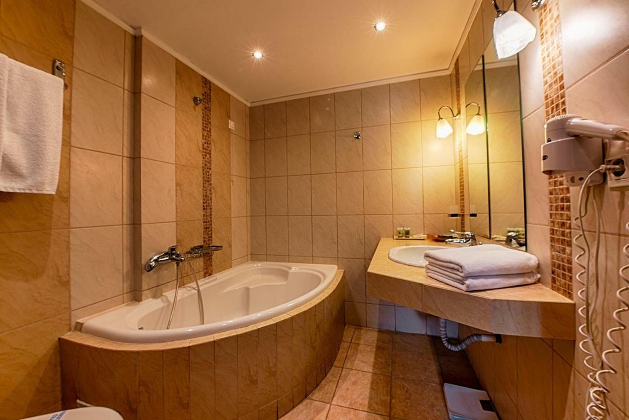 Hotel Nostos كاستوريا المظهر الخارجي الصورة